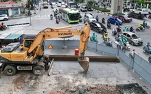 Loạt dự án giao thông Hà Nội bất động: Đường kẹt, máy móc ‘ngủ đông’, dân bức xúc