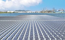 Kỳ tích của Trung Quốc: Bê hàng trăm tấm pin mặt trời trải ra biển rộng bằng 8 sân bóng đá, sản xuất 16,7 triệu kWh điện/năm, cắt giảm 14.000 tấn CO2/năm