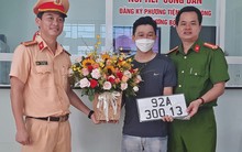 Người dân Đà Nẵng bấm ngẫu nhiên để được cấp biển số xe 92 hoặc 43