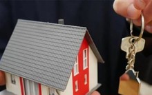 Bị bố đẻ lừa thê thảm: Ký giấy để được tặng nhà, hóa ra phải gánh nợ thay