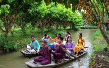 Du lịch miền Tây: Đông khách nhưng… không vui lắm!