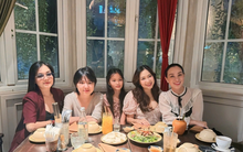 Mắt Ngọc hội ngộ sau 25 năm: Những cô gái thanh xuân nay đã là mẹ, có thêm thành viên nhí cực đáng yêu