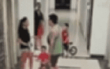 Clip người phụ nữ bị hành hung liên tiếp ở sảnh chung cư Hà Nội: Nam thanh niên đã bị bắt