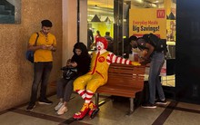 Trước đòn thuế nặng của ông Trump, người dân tại nền kinh tế hơn 4 nghìn tỷ USD hô hào tẩy chay hàng Mỹ, Thủ tướng kêu gọi phải tăng cường tự lực cánh sinh