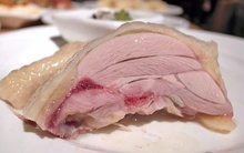 Người đàn ông tử vong sau khi ăn gà chưa nấu chín tại khách sạn, cảnh báo "thủ phạm" gây bệnh