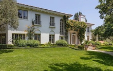 Một nữ diễn viên đình đám showbiz sắp bán biệt thự hơn 643 tỷ đồng?