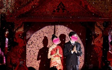 Đám cưới đang viral khắp MXH: Cô dâu đẹp đến nghẹt thở, chú rể là thiếu gia siêu giàu thấy mà ham