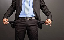 60% người dân một nước ĐNÁ lâm vào cảnh đầu tháng đã hết tiền, giới trẻ vung tiền chi tiêu để ‘bằng bạn bằng bè’, chậm lấy vợ sinh con, không tài khoản tiết kiệm