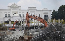 Cận cảnh tháo dỡ Khu phức hợp thương mại xây dựng không phép trên "đất vàng" ở Đồng Nai