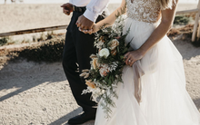 Cặp đôi bán vé cho người lạ dự đám cưới của mình, bất ngờ thu về 3,4 tỷ đồng