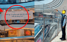 Dòng chữ lạ dán trên kính an toàn ở Vạn Hạnh Mall, ai lướt qua cũng đồng loạt đưa điện thoại lên