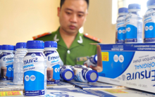 TP.HCM: Thu giữ hơn 5 tấn phụ gia thực phẩm, 24 nghìn chai thực phẩm chức năng, 7 nghìn lon sữa bột giả