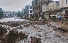 Lũ quét khủng khiếp, gần 200 người chết ở Pakistan, trực thăng cứu hộ gặp nạn