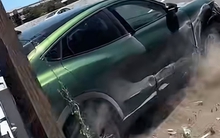Sự thật video 7 triệu người xem xe điện Ford Mustang mất lái, gây tai nạn kinh hoàng