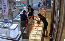 Phát hiện "khách VIP" chi hơn 1,6 tỷ đồng mua vàng trong 1 buổi sáng mà không hỏi giá, chủ tiệm lập tức báo công an