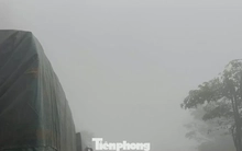 Sương mù dày đặc bao phủ tuyến đường lên Cửa khẩu Cầu Treo