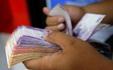 Nhiều tiền cũng khổ: Nước ASEAN nhận tiền từ nước ngoài gửi về nhiều kỷ lục, đang lo "cú sốc kinh tế"