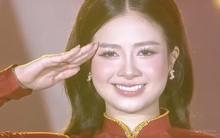 Khoảnh khắc Chào cờ của Chị Đẹp giảng viên khiến hàng chục nghìn người thổn thức: Nhan sắc 10 điểm không có nhưng!