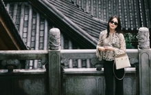 Hoa hậu thả nhẹ vài chiếc ảnh đi du lịch, netizen đã xuýt xoa khen "sách mẫu cô dâu hào môn" đây rồi