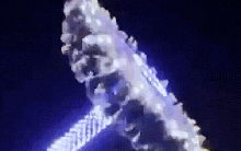 Kinh hoàng khoảnh khắc vòng quay 360 độ bất ngờ gãy làm đôi giữa không trung