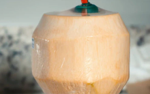 Người đàn ông tử vong sau khi uống nước dừa