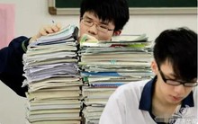 Nam sinh đỗ đại học top đầu nhưng cha mẹ vừa xem giấy báo trúng tuyển liền nói: 'Học lại còn hơn thi đậu'