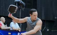 Ông xã Hồ Ngọc Hà để lộ body 6 múi cuồn cuộn trên sân pickleball khiến dân tình xuýt xoa