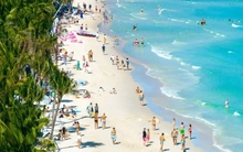 Khách đi xem A80 tại Hà Nội dịp 2/9, du lịch Phú Quốc và Huế ra sao?