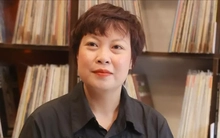 Đạo diễn ‘Mưa đỏ’ cầu xin khán giả