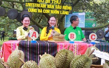 Nữ bí thư xã tham gia livestream, giúp nông dân bán gần 60 tấn sầu riêng