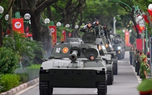 Thủ tướng yêu cầu phục vụ miễn phí bánh mì, nước uống, ô dù cho người dân xem diễu binh, diễu hành