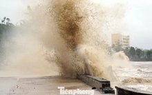 Sóng biển Đồ Sơn cao 3-4m do ảnh hưởng bão số 5