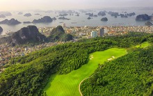 1 sân golf ở Việt Nam có vị trí nhìn thẳng ra vịnh biển, cách trung tâm hơn 10 phút di chuyển, được tạp chí Mỹ khẳng định: Đẹp top 3 thế giới