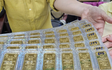 Lời cảnh báo khi mua bán vàng miếng SJC ở "chợ đen"