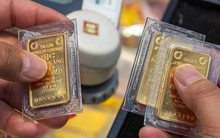 Sau 5 năm nắm giữ vàng, quyết định chốt lời khi giá đạt đỉnh 120 triệu đồng/lượng, người đàn ông thừa nhận: "Tôi lãi gấp đôi nhưng lòng buồn rười rượi"
