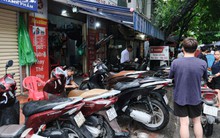 Xe chết máy khắp phố, tiệm sửa ở Hà Nội đông nghẹt khách chờ