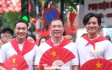 Đen Vâu, Hoàng Thùy Linh và xạ thủ Hoàng Xuân Vinh diễu hành ở Quảng trường Ba Đình