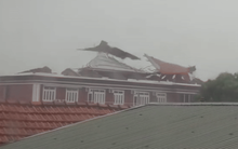 Khung cảnh khó tin tại các trường học ở miền Trung sau bão số 5: Sắp năm học mới rồi, mong mọi thứ sớm ổn định!