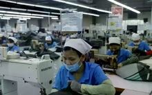 Lao động khu công nghiệp: Ở ngoài thì thừa, bên trong kêu thiếu