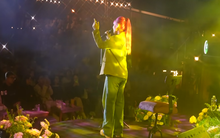 Hé lộ cát-xê hội chợ của "bạch nguyệt quang" lớn lên từ gánh củi khô, giờ giàu đến mức không thèm đi hát