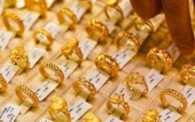 Có nên mua vàng nhẫn khi giá tăng liên tục?