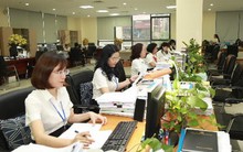 Kho bạc làm việc xuyên lễ, phối hợp chi trả 100.000 đồng quà Quốc khánh