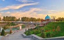 Trung Á thành “mỏ vàng” mới của các đại gia Việt: 1 tập đoàn chi phối ngành mì gói, Vietjet mở hãng hàng không, ROX tham vọng đầu tư hàng tỷ USD