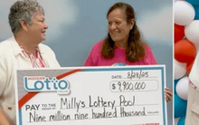 Trúng độc đắc 258 tỷ đồng, người phụ nữ chia cho 4 đồng nghiệp cũ