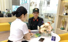 Ngân hàng thông báo có 30 triệu chuyển vào tài khoản, nam cảnh sát xác nhận số tiền không liên quan đến mình, nhanh chóng trả lại toàn bộ