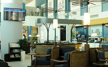 Phòng chờ cao cấp ở sân bay Tân Sơn Nhất có gì mà "đắt xắt ra miếng"?