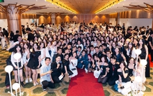 Xúc động đêm chia tay sinh viên năm cuối của ngôi trường đào tạo kinh tế top đầu Thủ đô với loạt hoạt động ý nghĩa, độc đáo