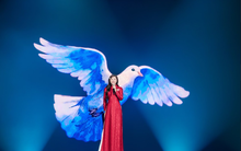 Sao Mai Nguyễn Thu Hằng xúc động hát trên sân khấu "Khát vọng cống hiến"