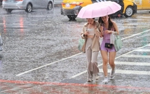 Sau mưa lớn, bác sĩ nhắc nhở cẩn trọng với 6 căn bệnh đang "rình rập" và cách "phòng bệnh hơn chữa bệnh"