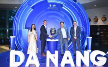 Chủ tịch FPT Trương Gia Bình đích thân đón chiếc cúp danh giá nhất Châu Âu đến Đà Nẵng